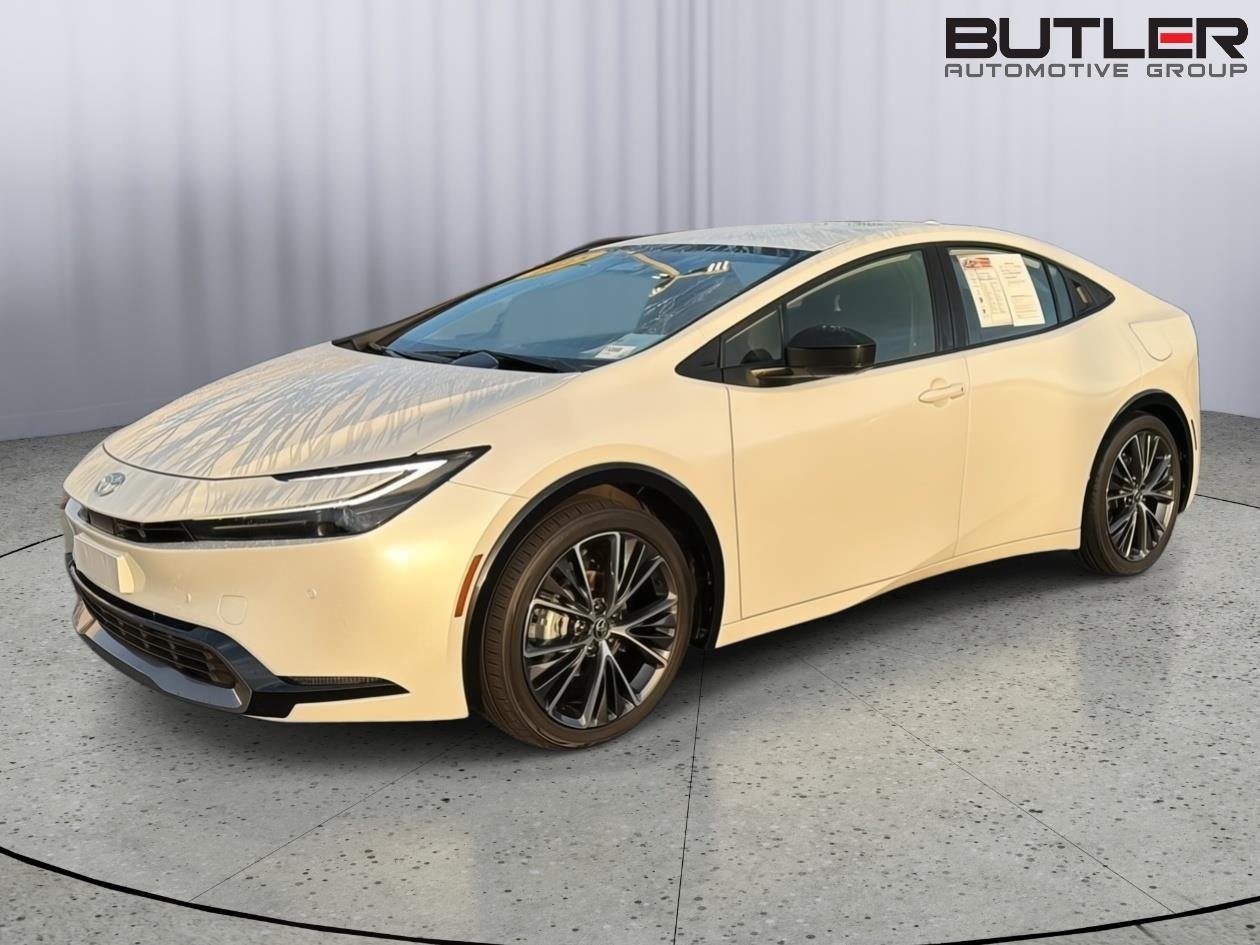 2025 Toyota Prius XLE FWD's photo