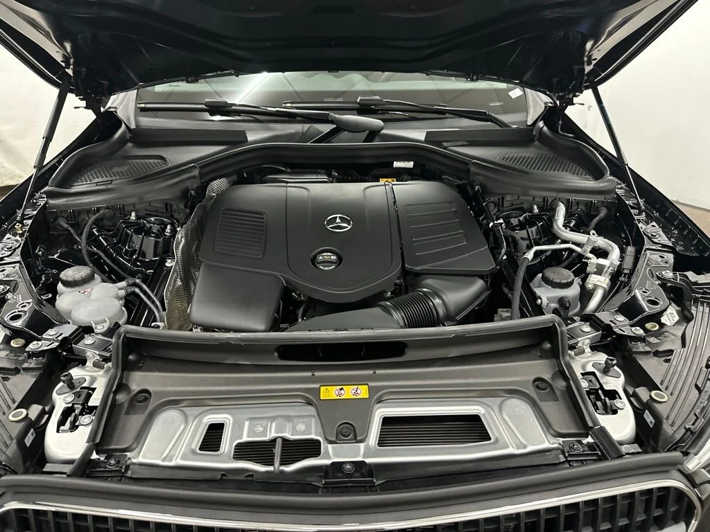 New 2026 Black Mercedes-Benz GLC 300 image 12