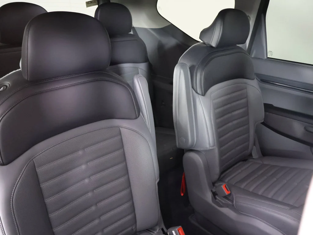 Used 2024 Black Kia Land image 38
