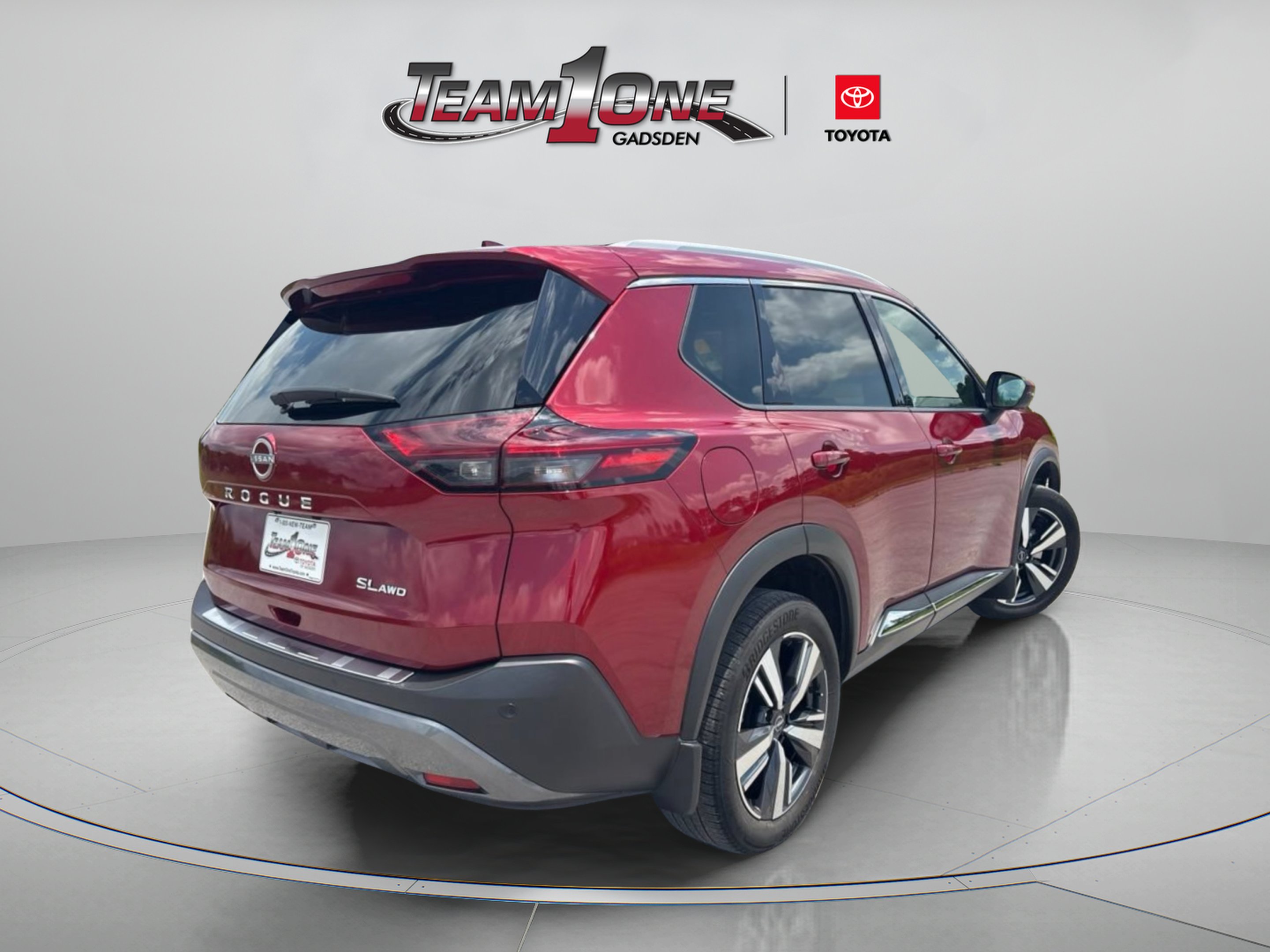 Used 2023 Scarlet Ember Tintcoat Nissan SL image 10