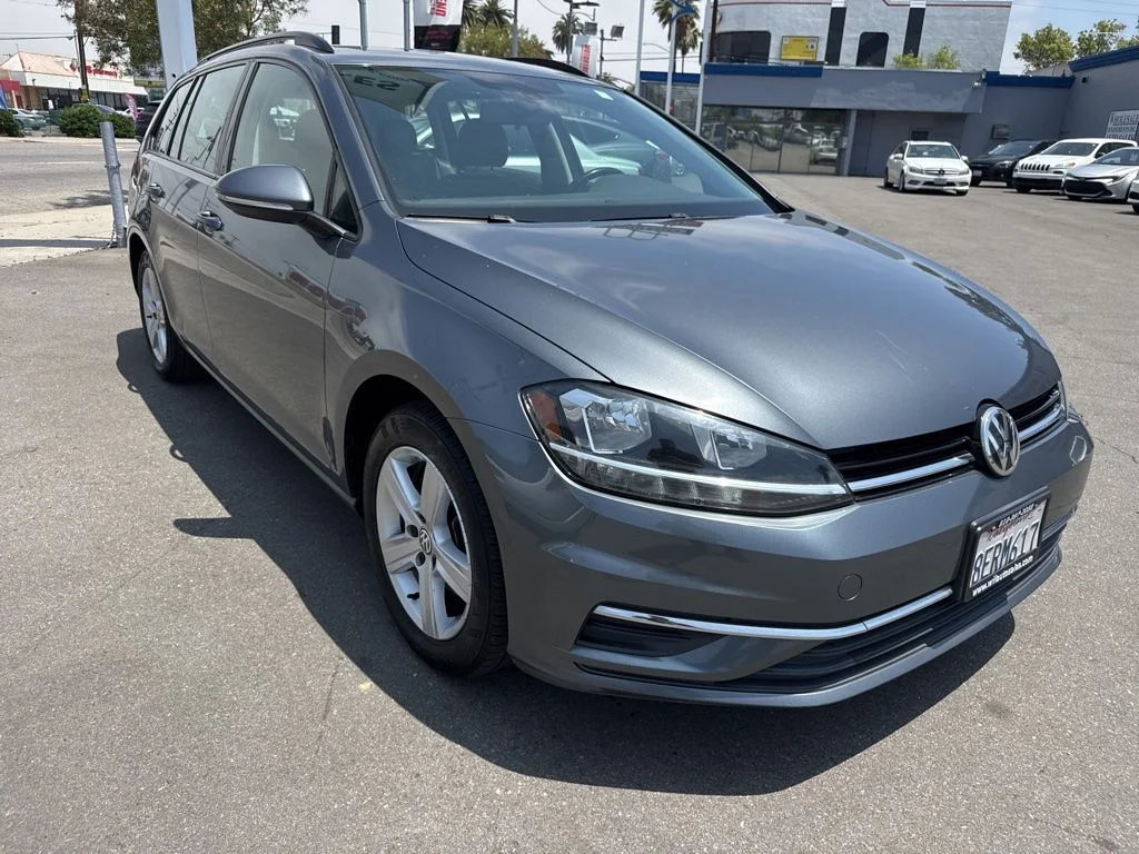 2018 Volkswagen Golf SportWagen TSI SE's photo
