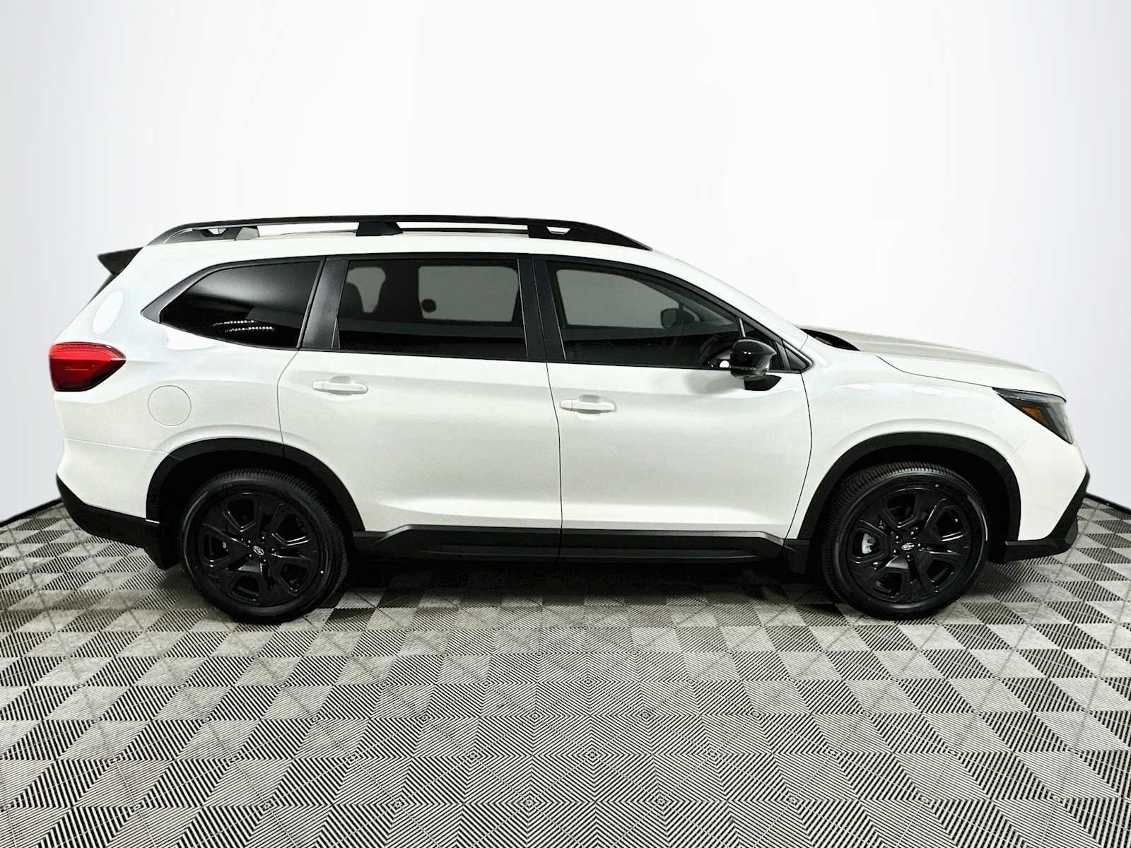 New 2026 CRYSTAL WHITE PEARL Subaru Onyx Edition Touring 7-Passenger image 8
