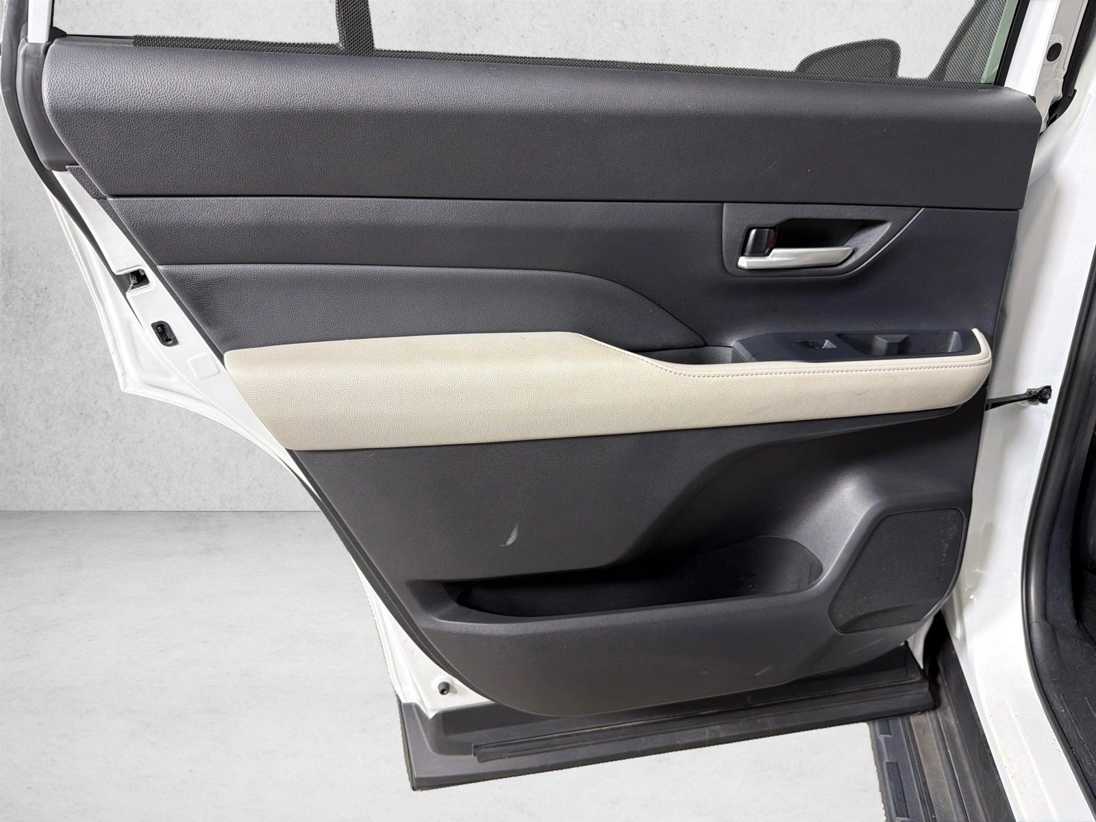 Used 2024 Wind Chill Pearl Toyota XLE image 23