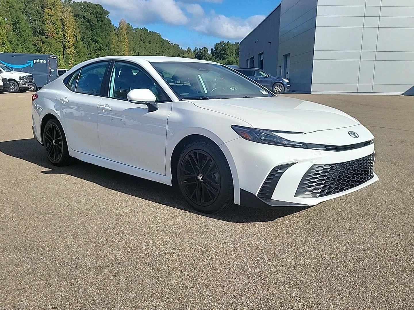 Used 2025 Ice Cap Toyota SE image 19