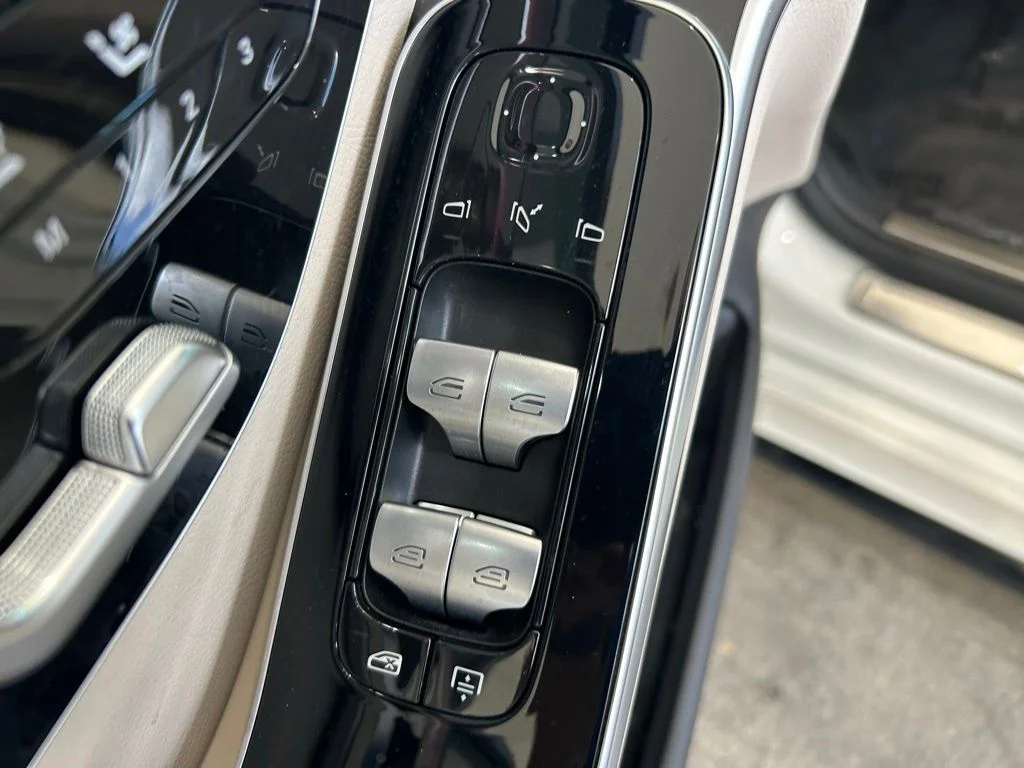 Used 2022 White Mercedes-Benz S 500 image 39