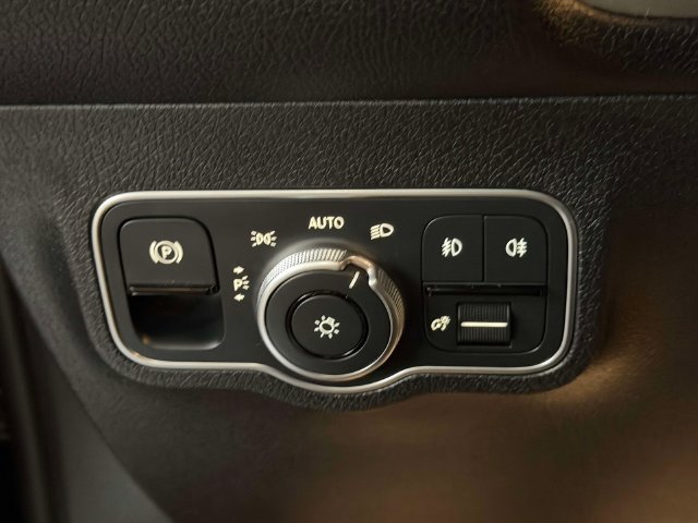 Used 2023 Black Mercedes-Benz GLB 250 image 20