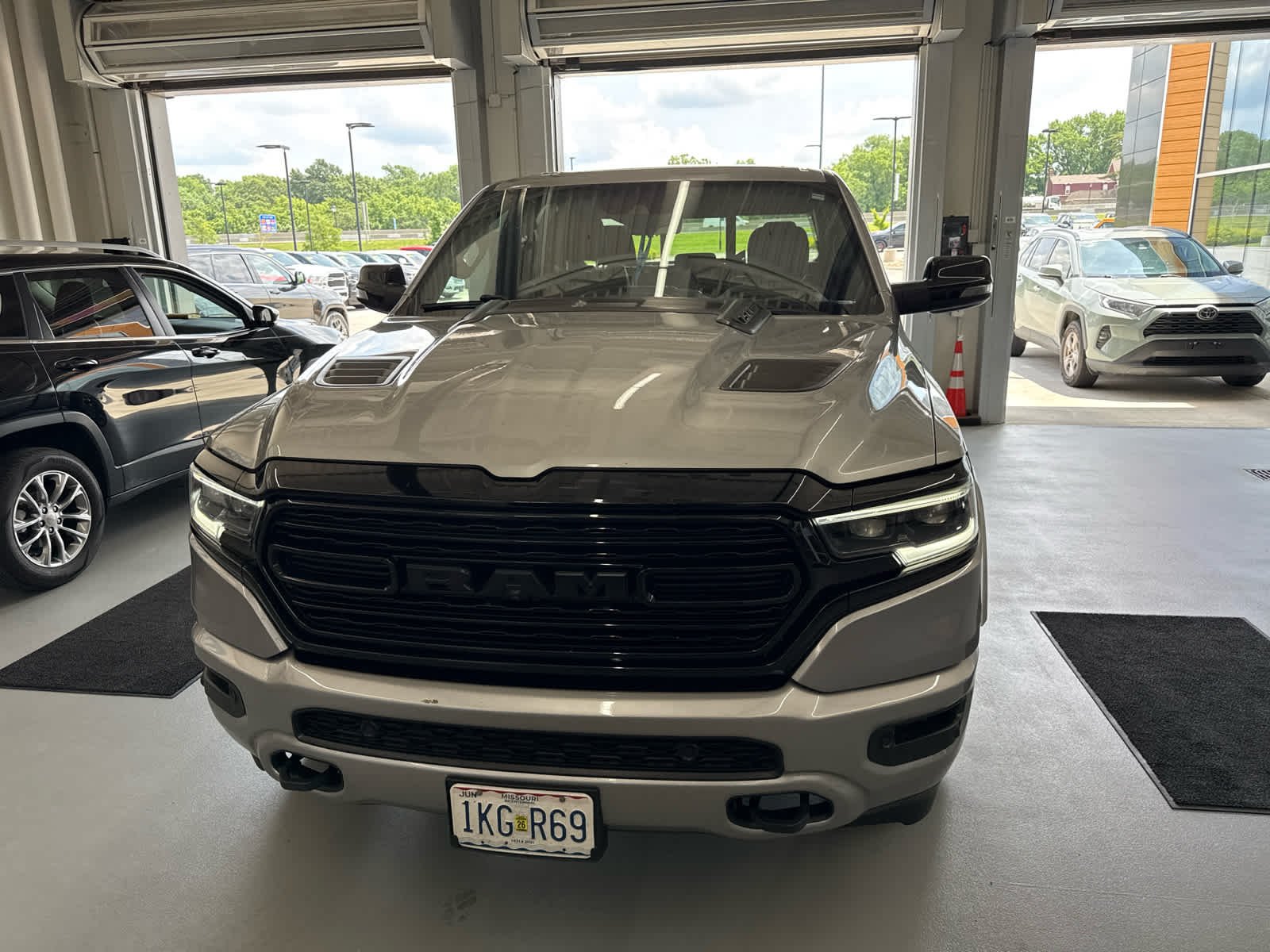 Used 2024 RAM Ram 1500 Pickup Limited with VIN 1C6SRFHT3RN194269 for sale in Kansas City