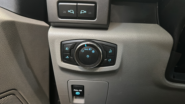 Used 2019 Blue Ford XLT image 28