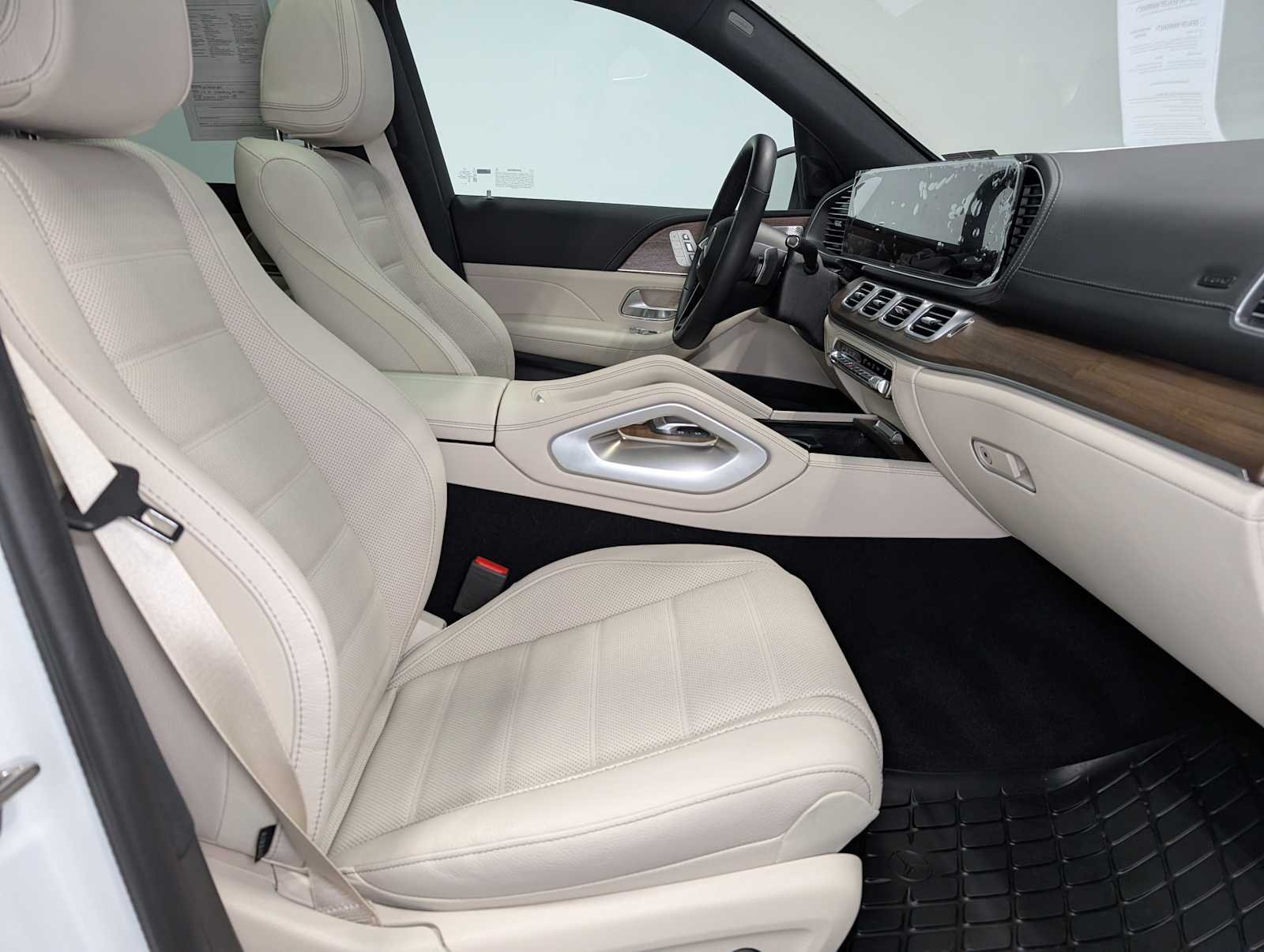 Certified Used 2026 MANUFAKTUR Moonlight White Metallic Mercedes-Benz GLE 580 image 38