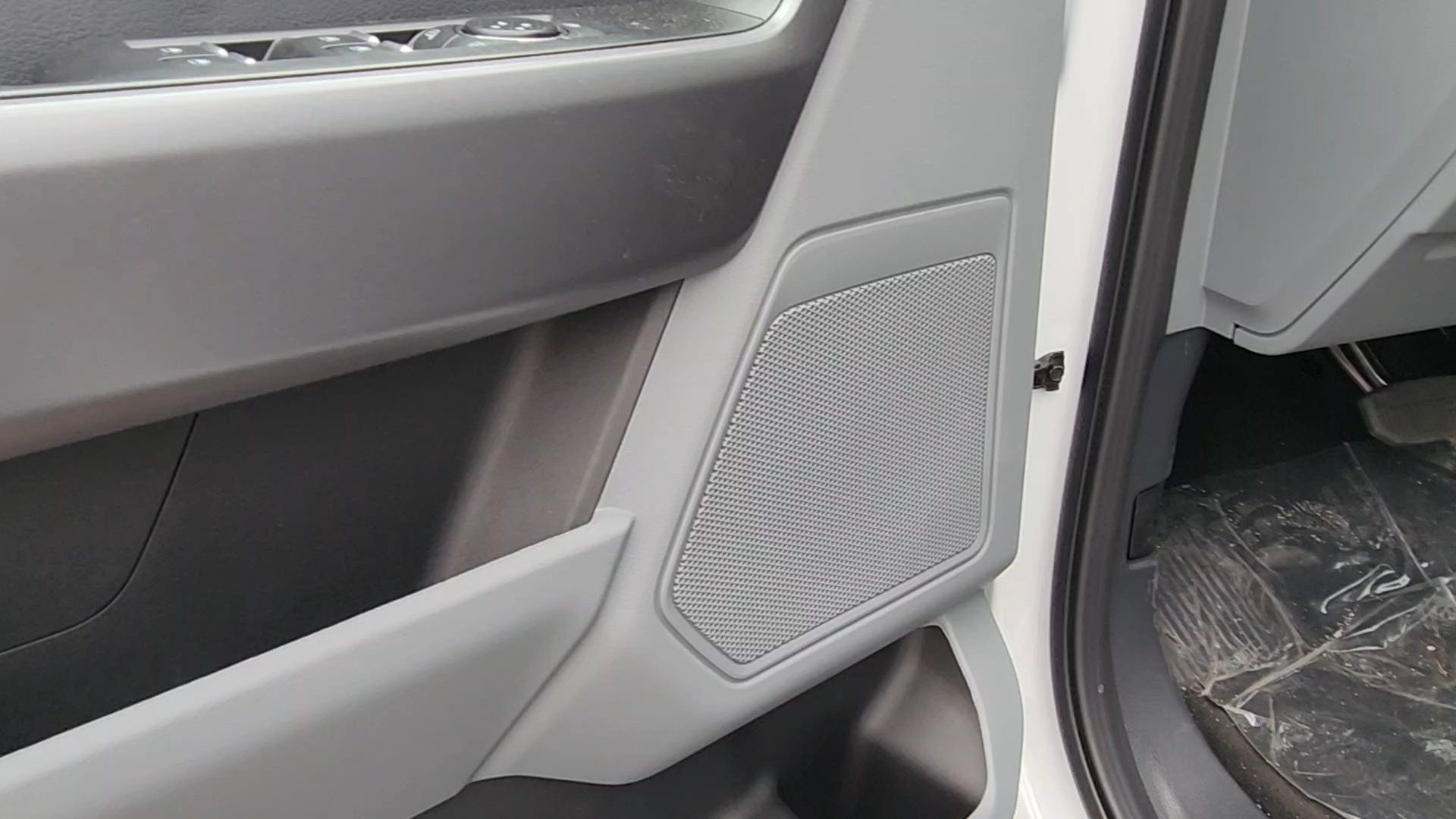 New 2026 Oxford White Ford XL image 29