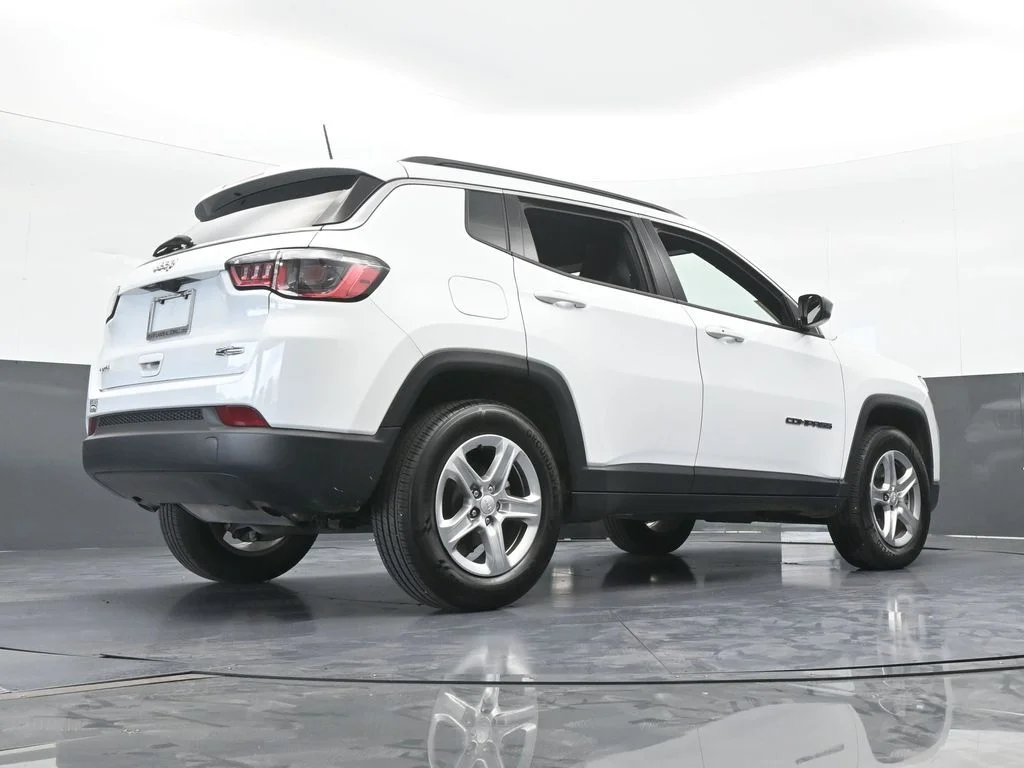 Used 2023 Bright White Clearcoat Jeep Latitude image 56