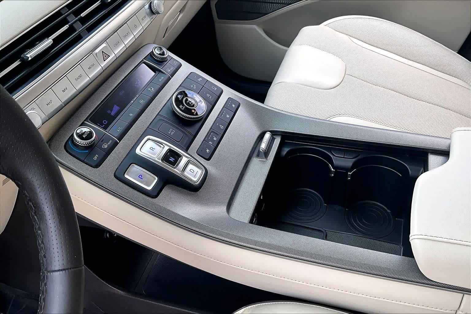 Used 2020 Moonlight Cloud Hyundai Limited image 17