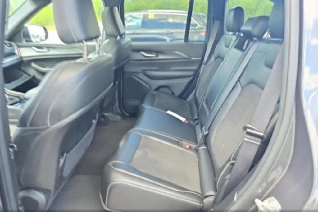 Used 2023 Gray Jeep Altitude X image 8