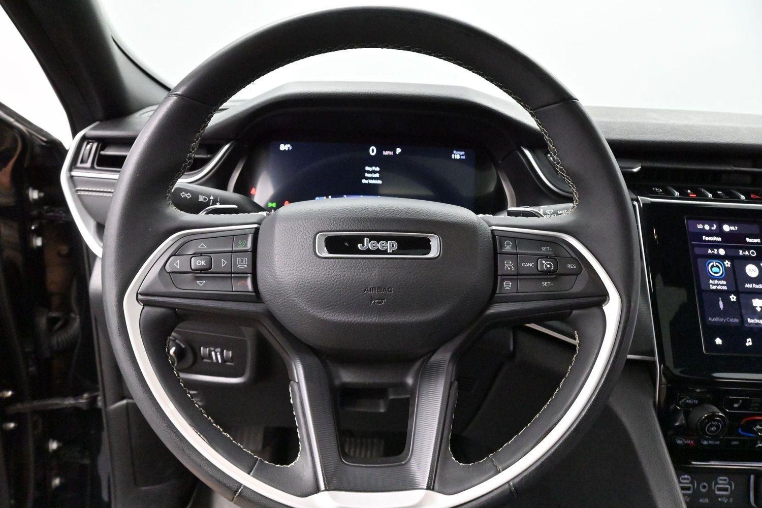 Used 2023 Diamond Black Crystal Pearlcoat Jeep Altitude image 14