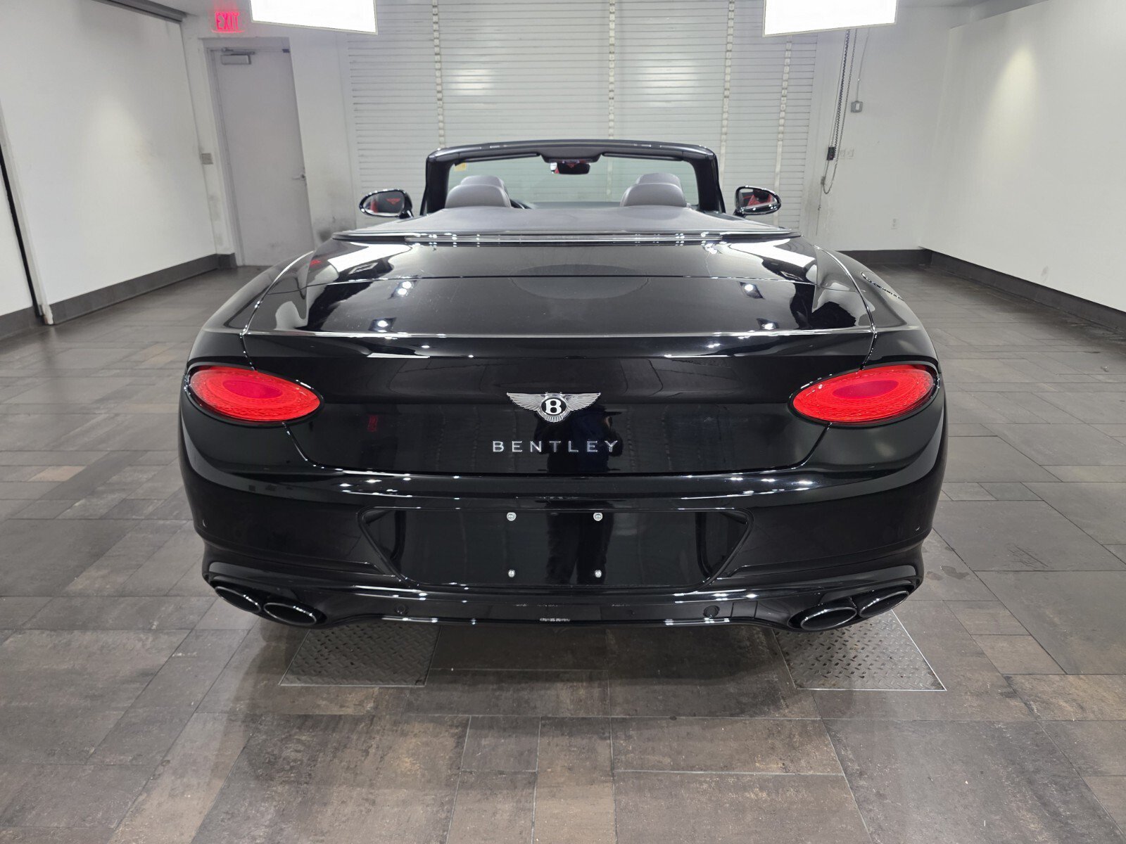 Used 2023 Beluga Bentley GT Azure image 5