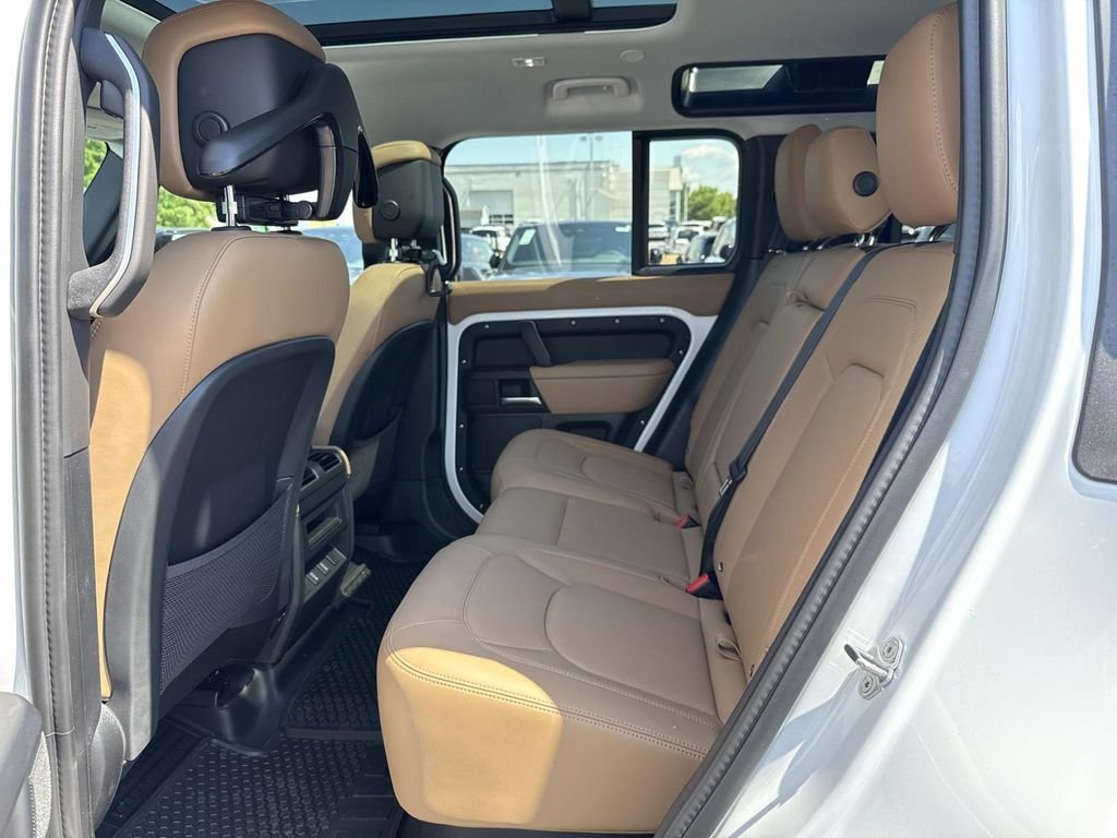 New 2026 Fuji White Land Rover S image 16