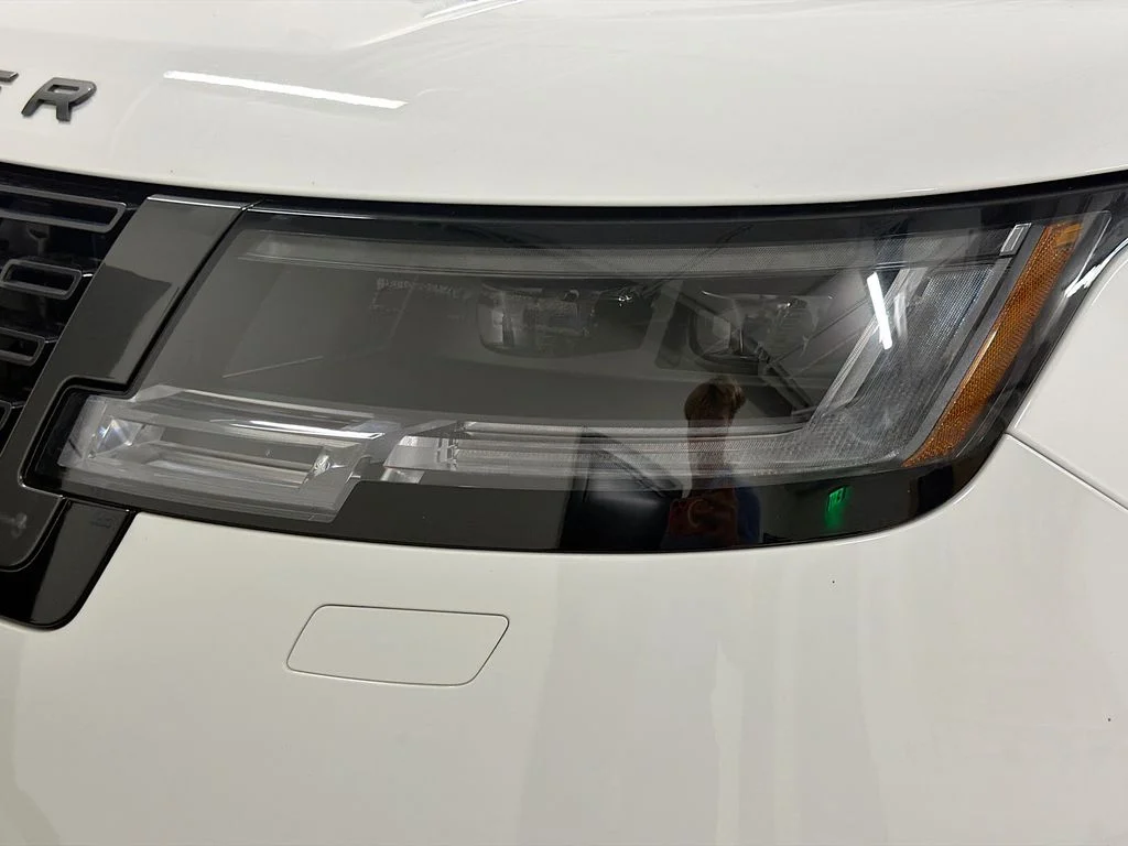 Used 2024  Land Rover SE image 32