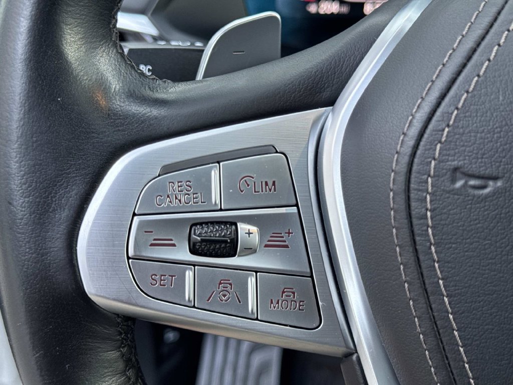Used 2019 White Metallic BMW xDrive40i image 34
