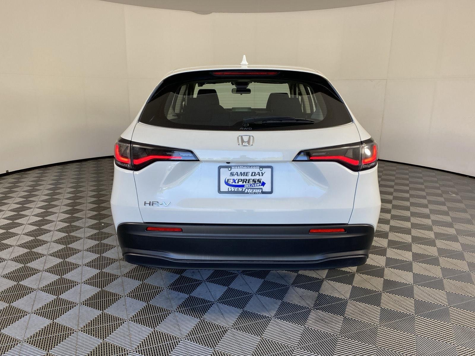 Used 2023 Platinum White Pearl Honda LX image 6