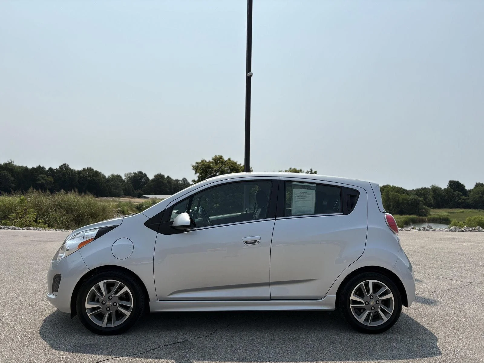 Used 2016 SILVER CHEVROLET HATCHBACK image 4