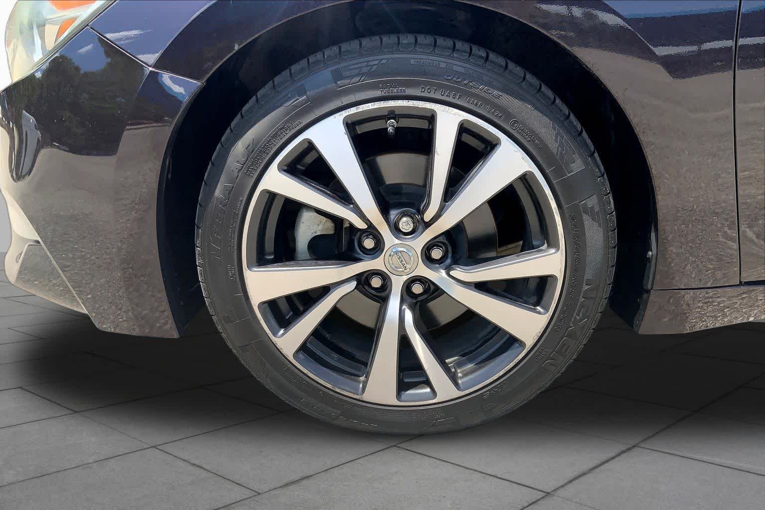 Used 2016 Bordeaux Black Nissan 3.5 SL image 11