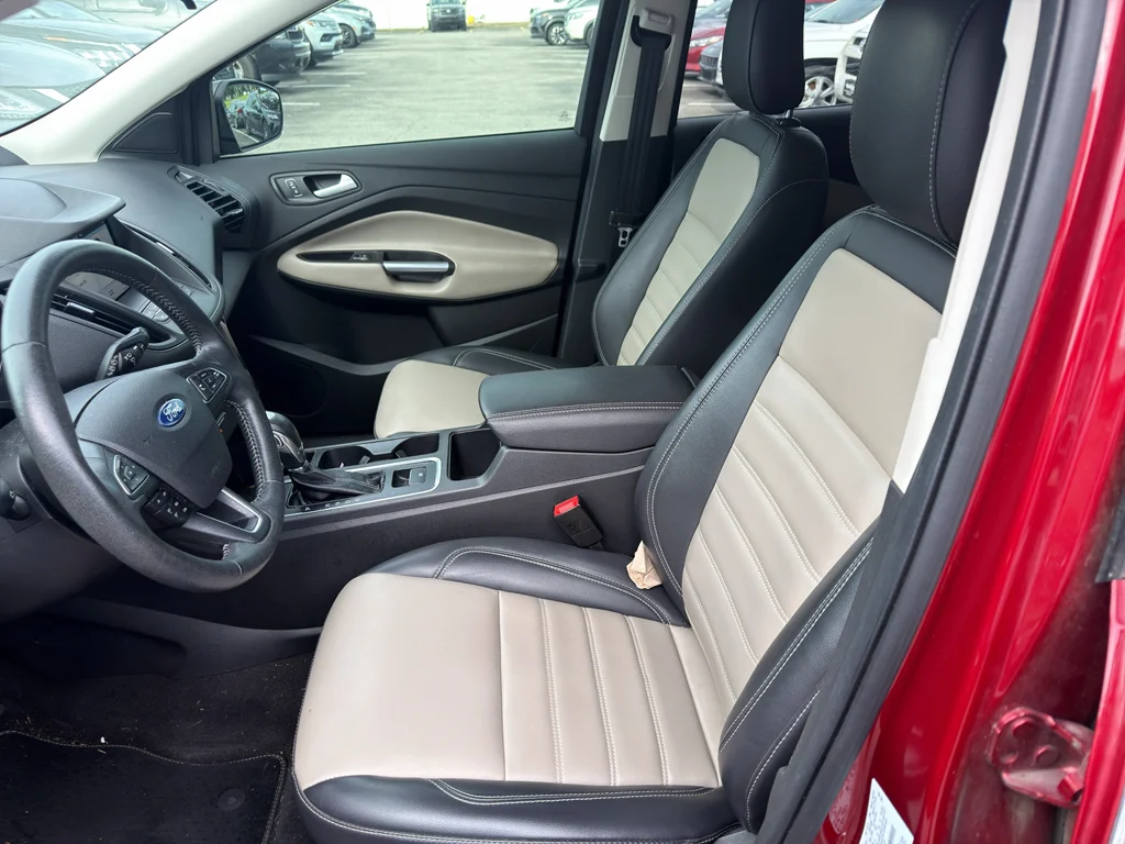 Used 2019 RED Ford SEL image 10