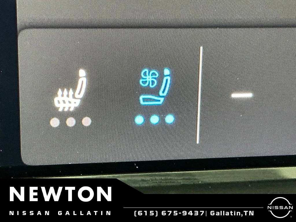 Used 2025 White Volkswagen 2.0T SE w/Technology image 9