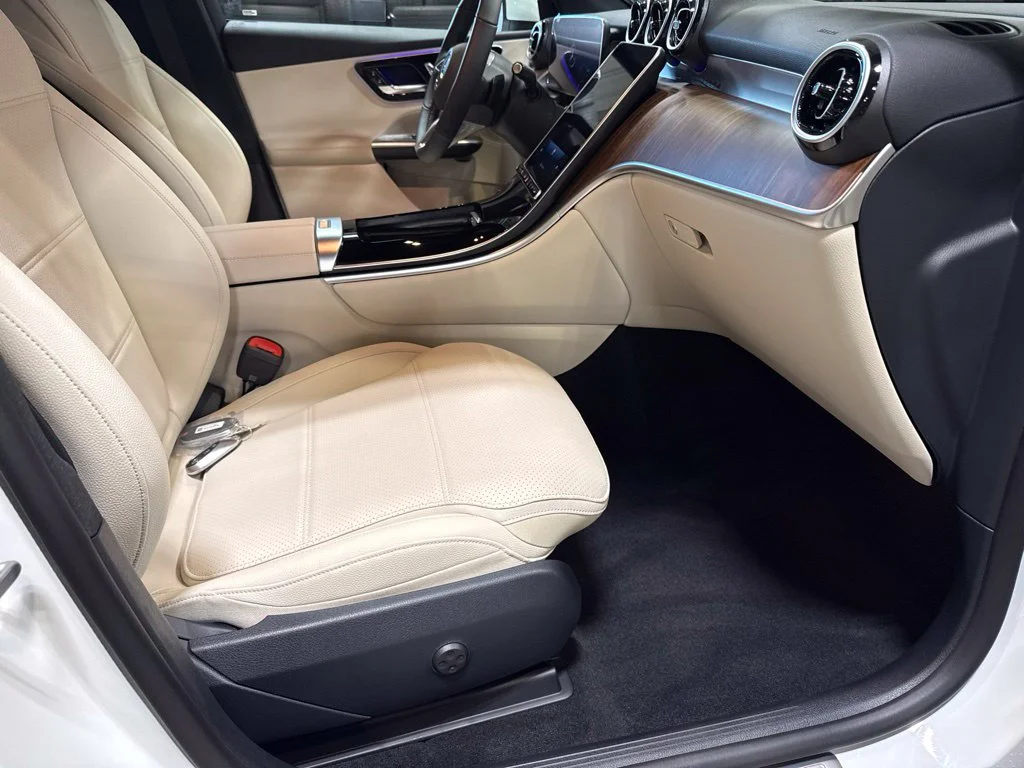 New 2027 Polar White Mercedes-Benz GLC 300 image 54