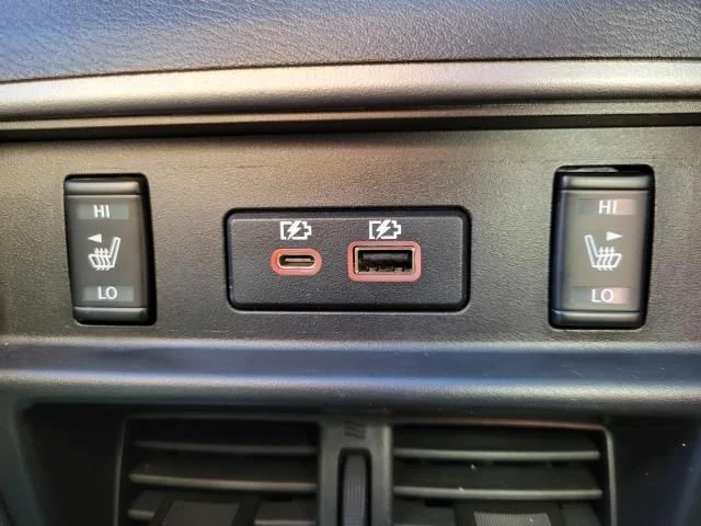 Used 2023  Nissan SL image 16