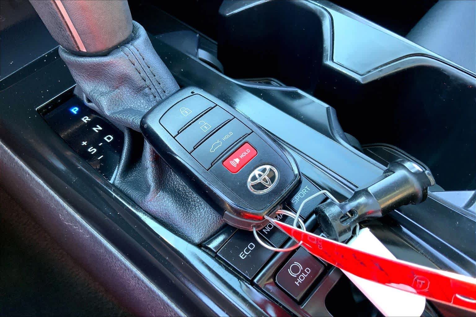 Used 2025 Ocean Gem Toyota SE image 14
