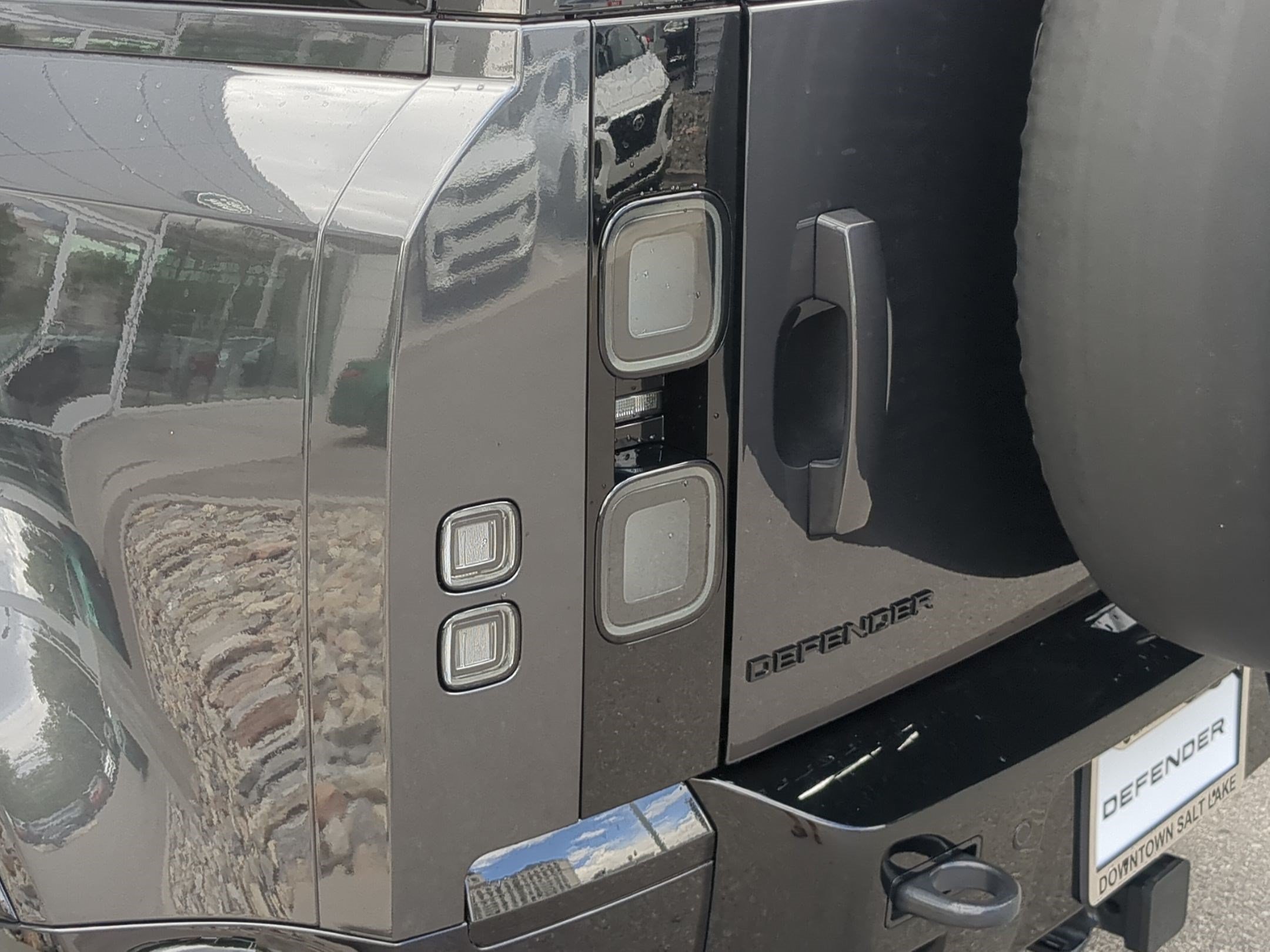 New 2026 Carpathian Grey Land Rover P400 X-Dynamic SE image 11