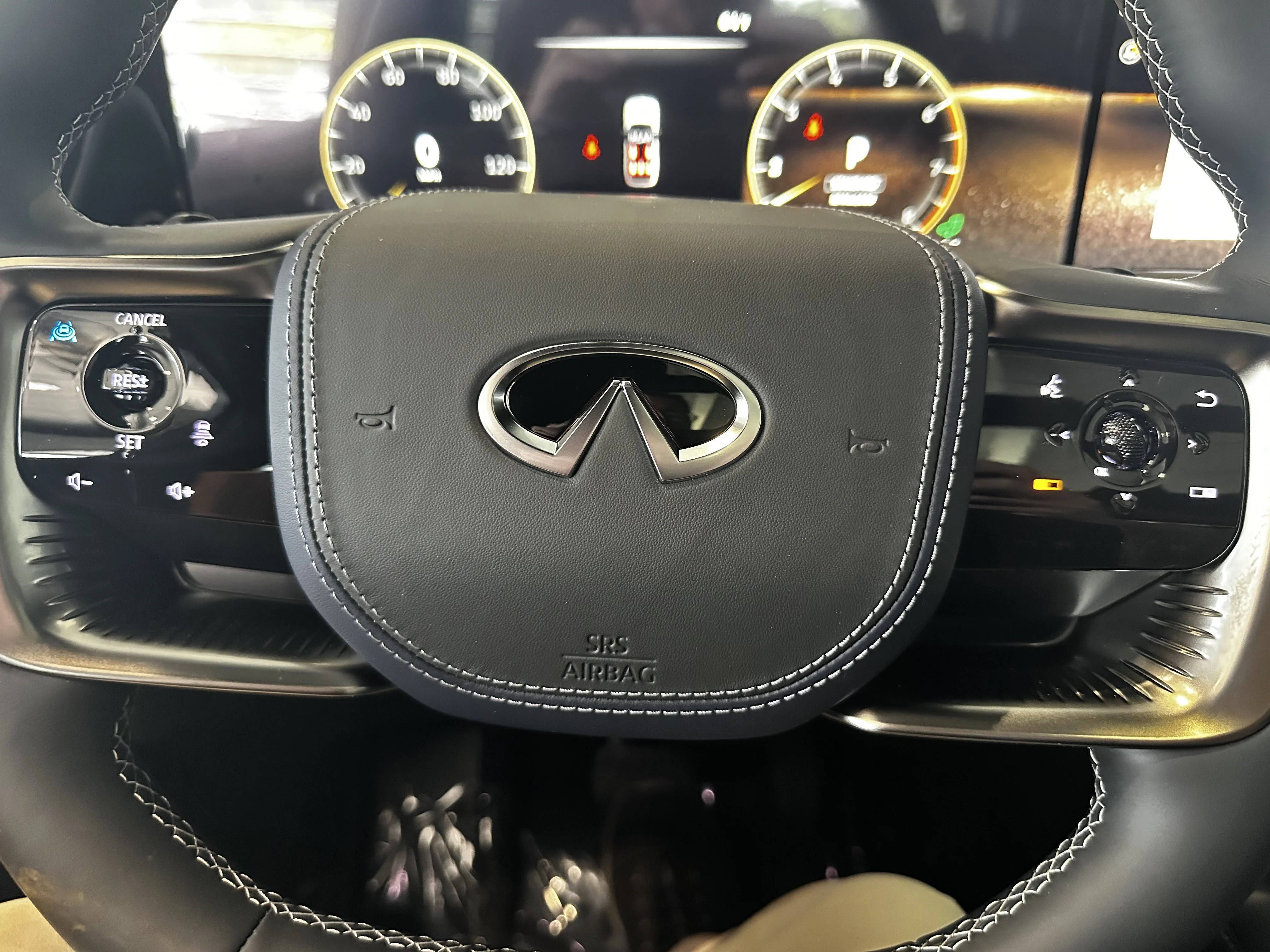 New 2027 2T RADIANT WHIT INFINITI Sport 4WD image 19