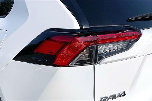 Used 2025 White Toyota XLE image 28