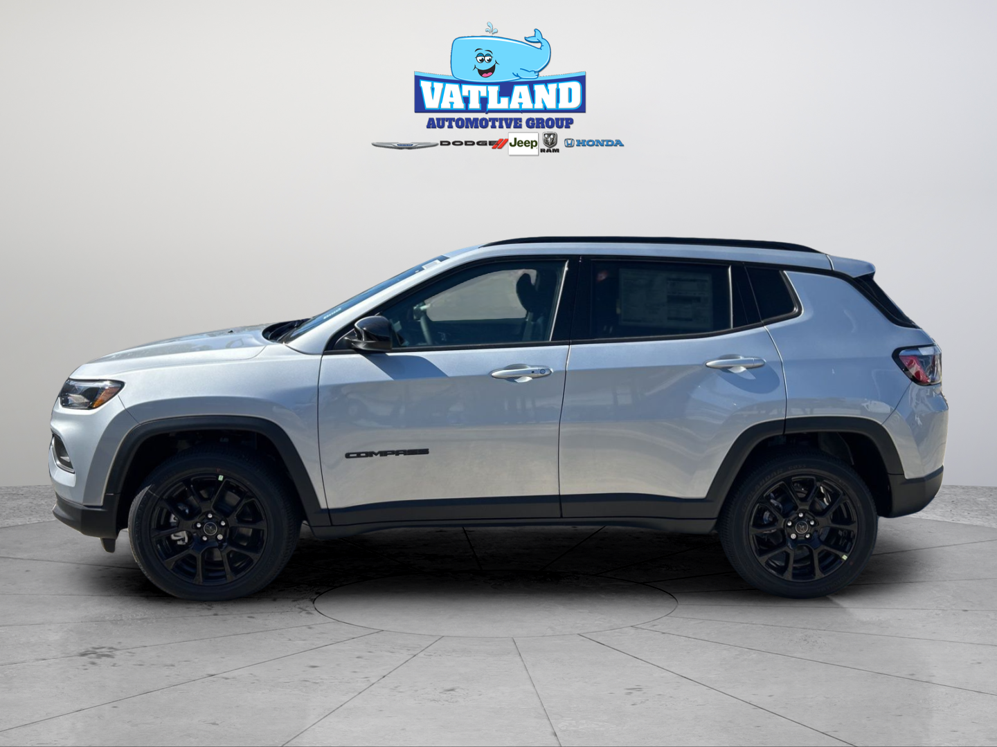 New 2026 Silver Zynith Metallic Clear-Coat Exterior Paint Jeep Latitude image 2