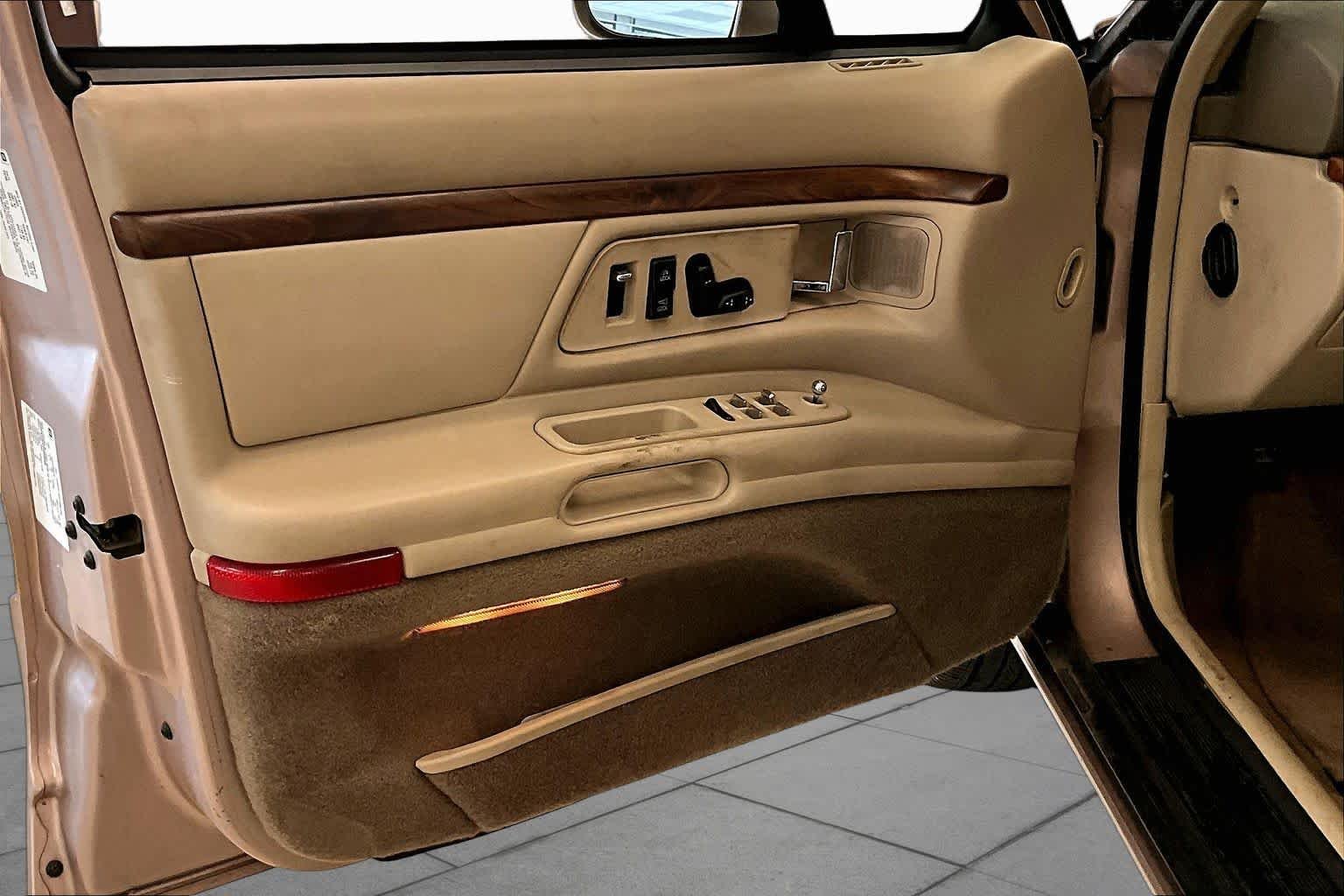 Used 1999 Champagne Oldsmobile  image 20