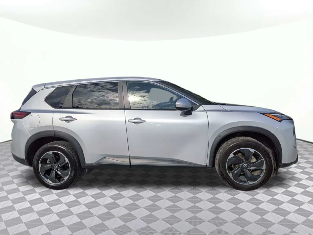 Used 2025 Silver Nissan SV image 2