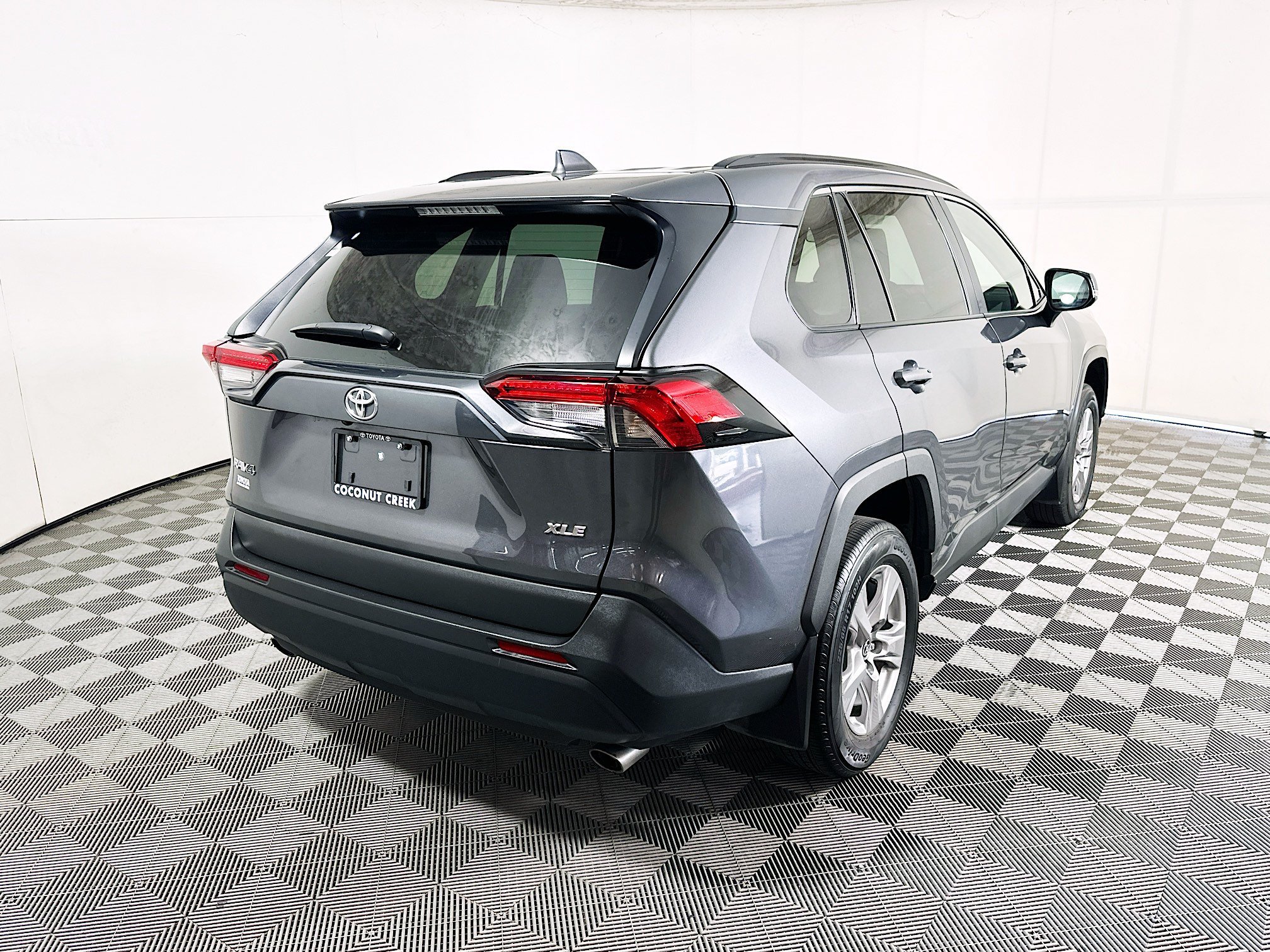 Used 2025 Magnetic Gray Metallic Toyota XLE image 3