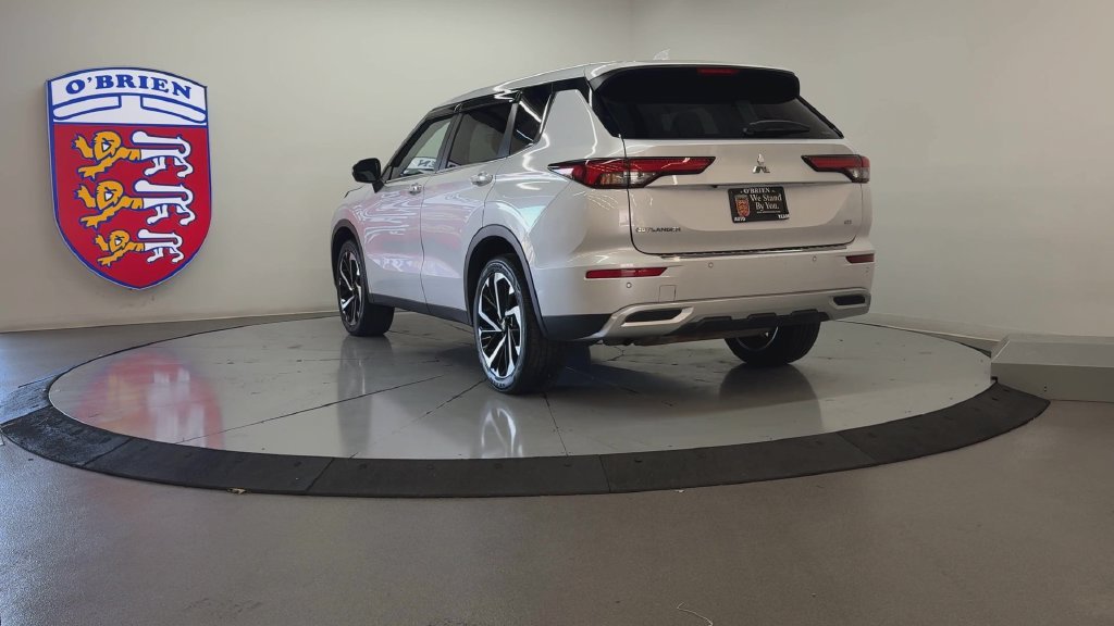 Used 2024 White Mitsubishi SE image 6