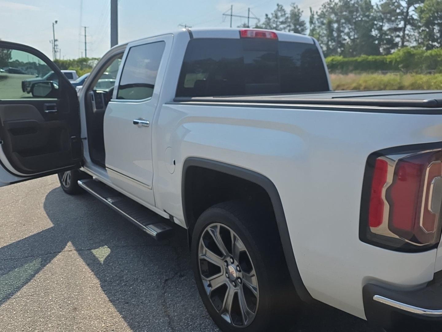 Used 2017 White Frost Tricoat GMC SLT image 50
