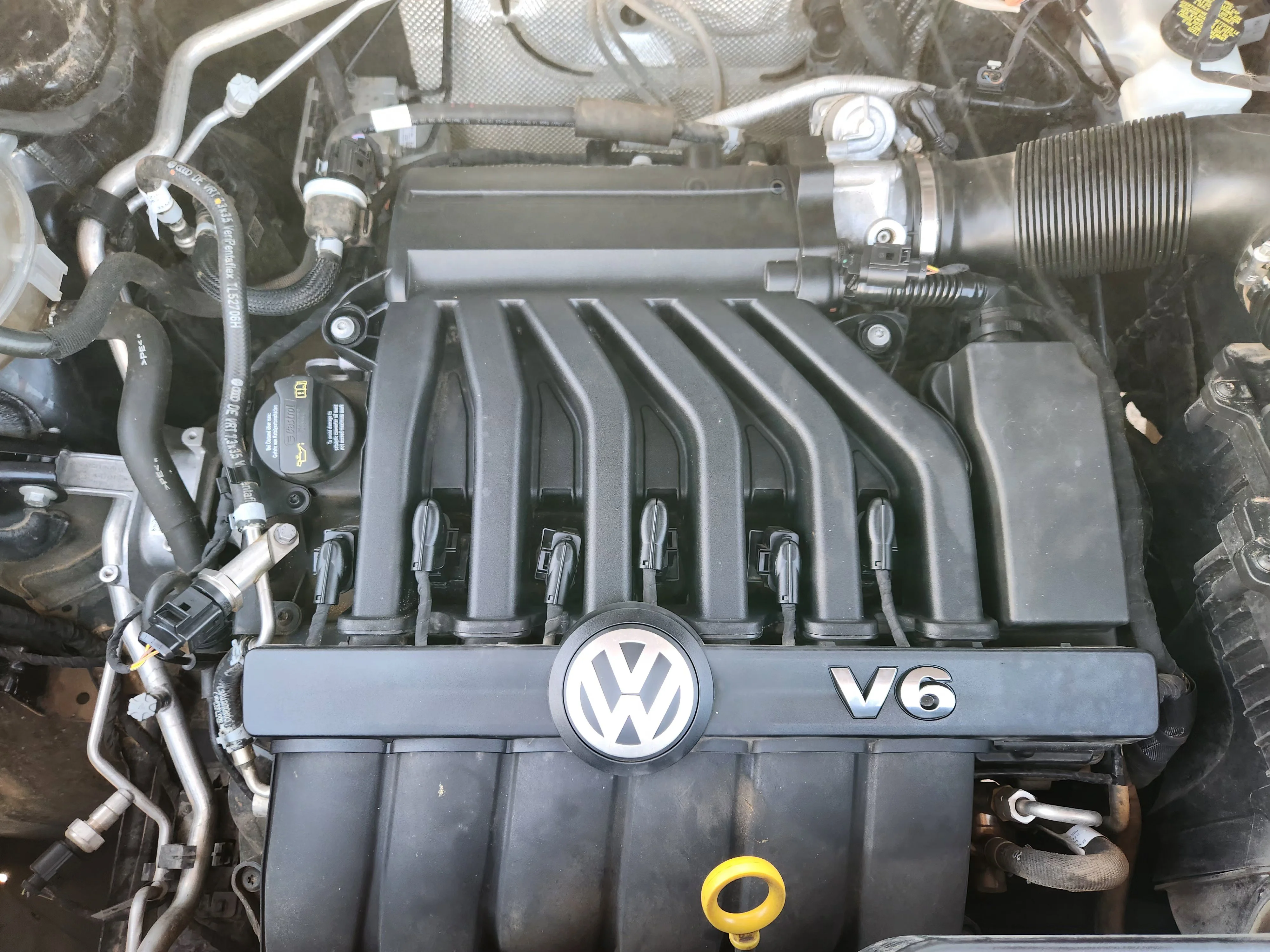 Used 2021 Black Volkswagen 3.6L V6 SE w/Technology image 33