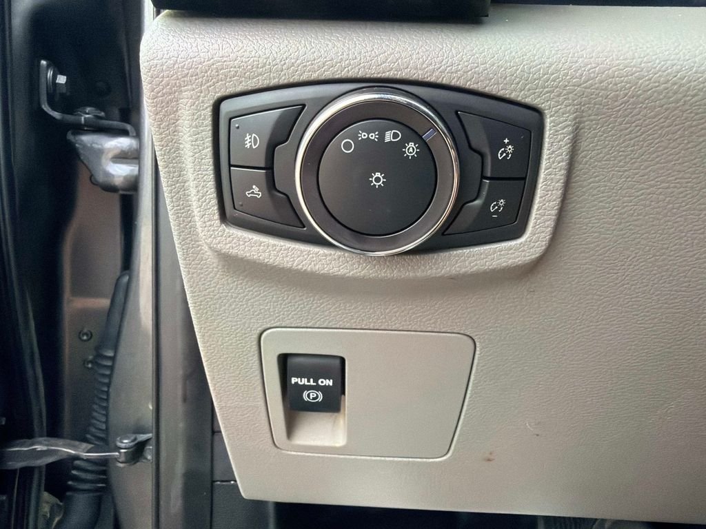 Used 2019 Gray Ford XL image 31