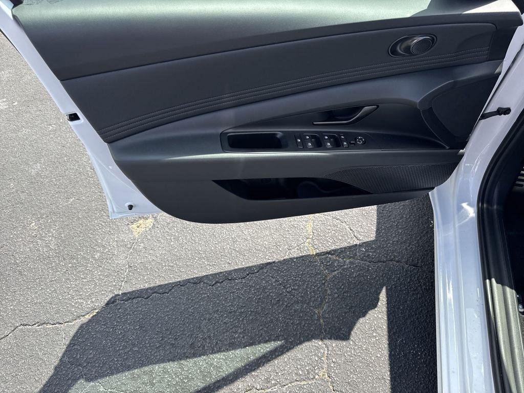 2025 Hyundai Elantra SEL - Photo 10