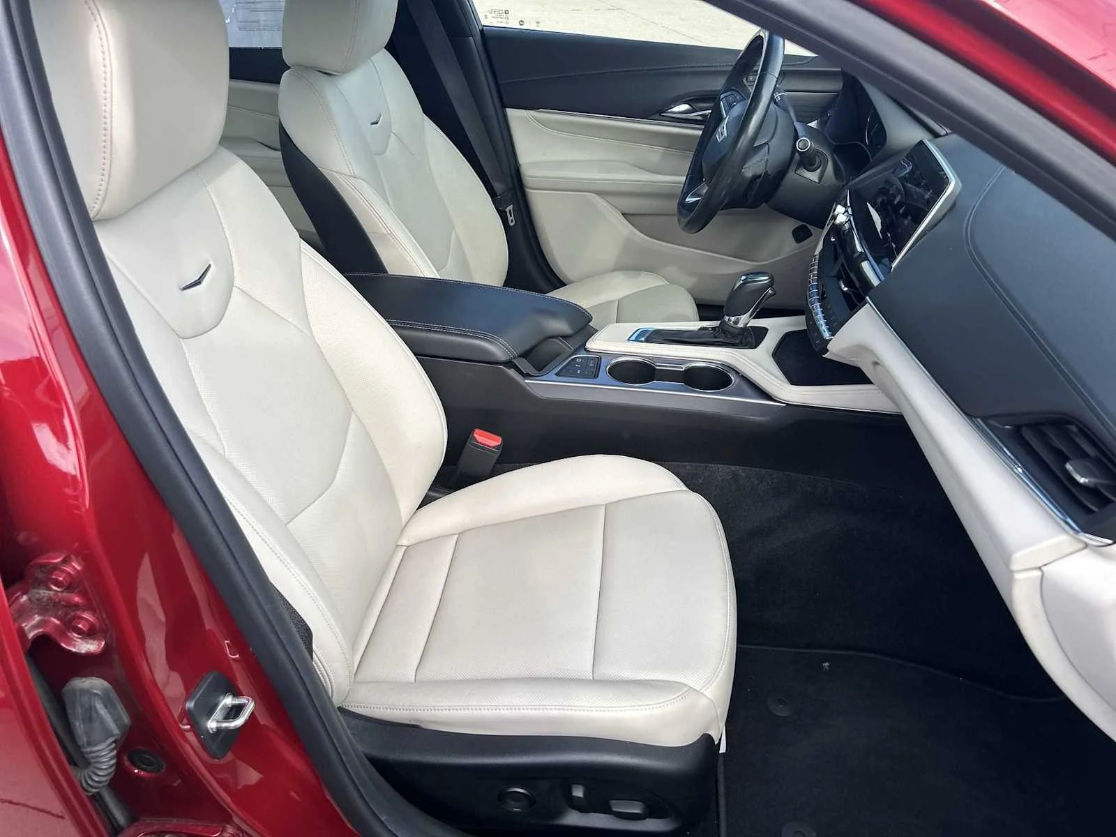 Used 2020 RED OBSESSION TINTCOAT Cadillac Premium Luxury image 27