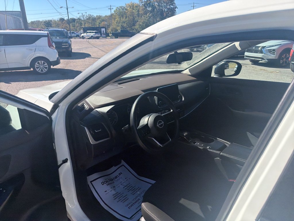 Used 2023 White Nissan S image 15