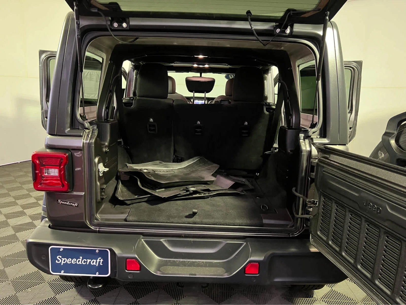Used 2019 Granite Crystal Metallic Clearcoat Jeep Sport S image 25