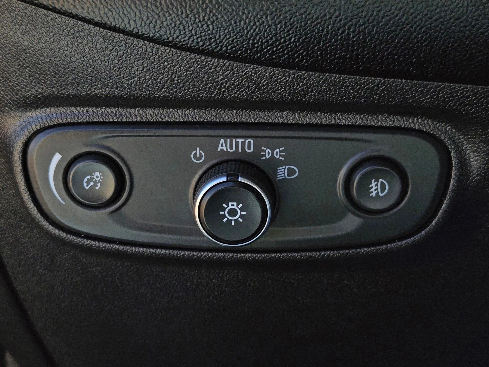 Used 2018 Mosaic Black Metallic Chevrolet Premier image 25