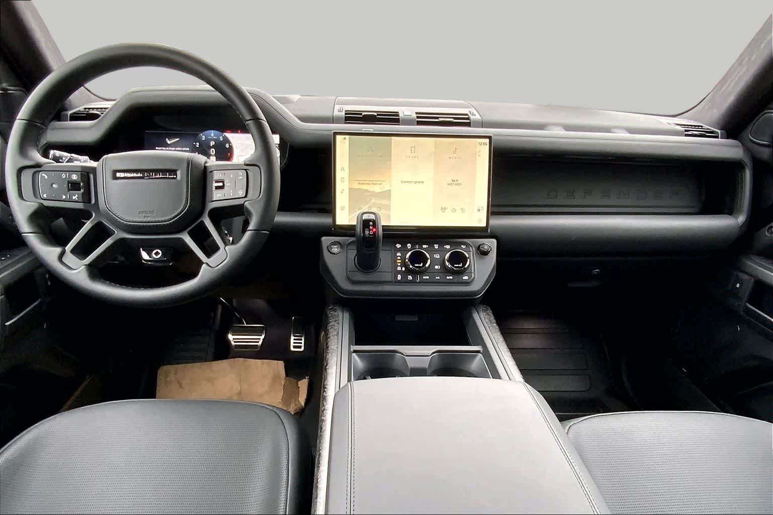 2026 Land Rover Defender OCTA Black - Photo 6