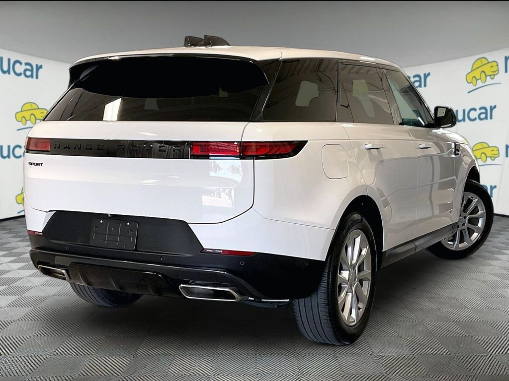 Used 2025 White Land Rover SE image 6