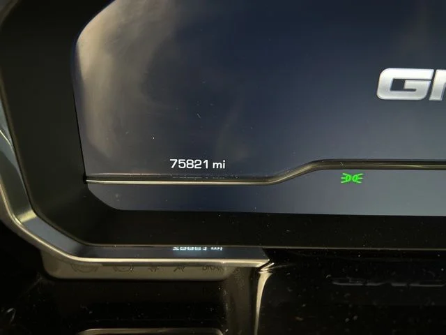 Used 2022 Silver GMC Elevation image 35