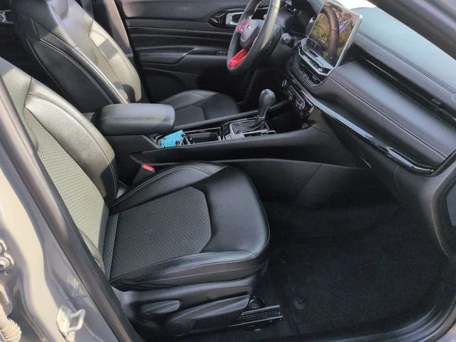 Used 2024 Gray Jeep Latitude image 37